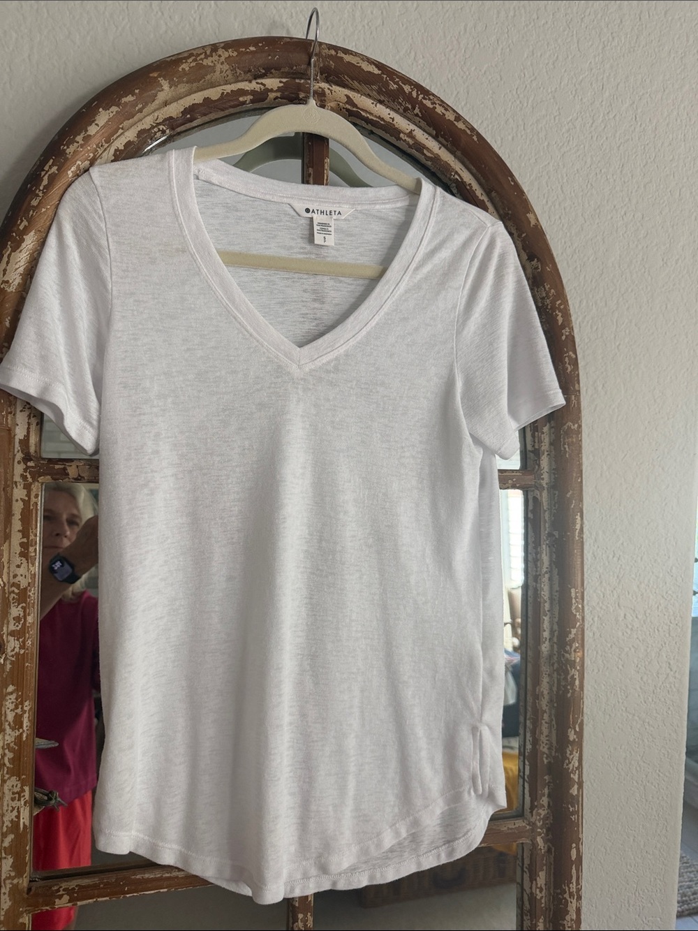 Athleta White V-Neck Short Sleeve Tee - Classic Everyday Top